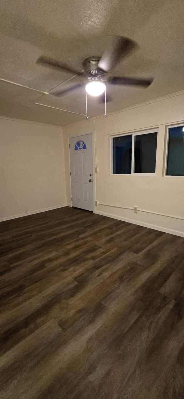 Building Photo - 405 W Oak St