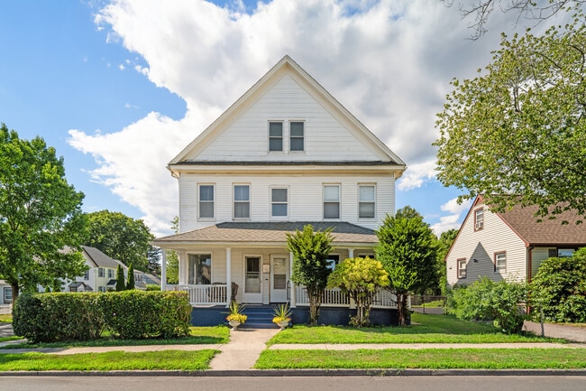 Building Photo - 318 Suburban Ave