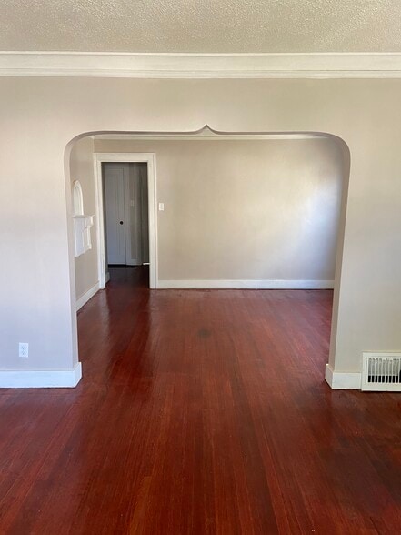 Building Photo - 7532 Jefferson Ave