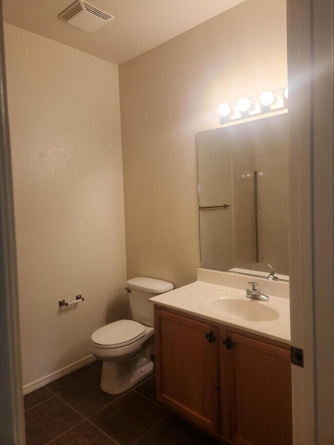 Building Photo - 6800 Vista Del Norte Dr NE