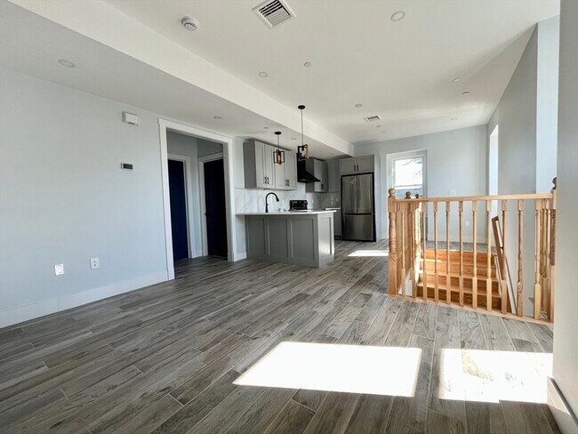 Primary Photo - 116 Evans St