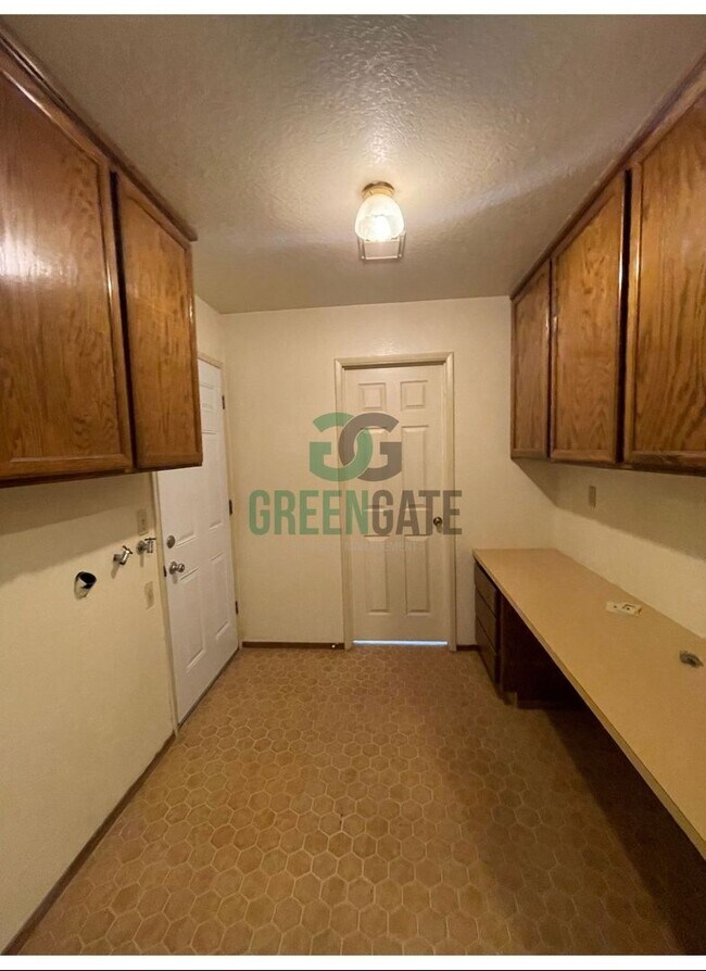 Building Photo - Back on the Market! Beautiful 3 bedroom 2.5 Bath home READY NOW in MODESTO!! With POOL!!