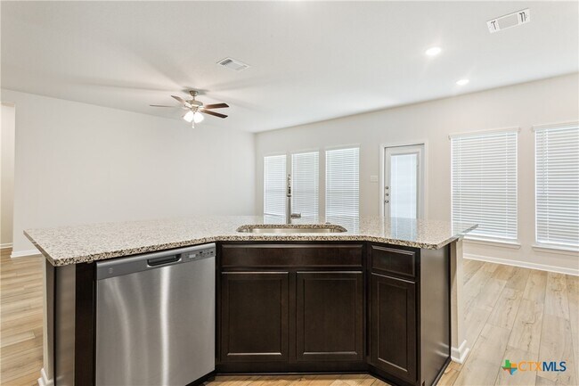 Building Photo - 2823 Fox River Dr