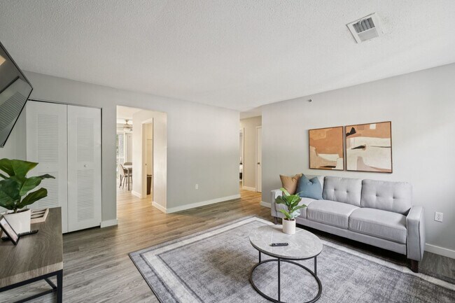 Building Photo - 2045 Kenridge Pkwy