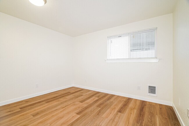 Building Photo - Welcome to Magenta Apartments – Where Quie...