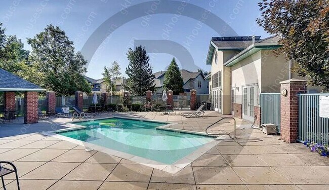 Building Photo - 530 Mohawk Dr