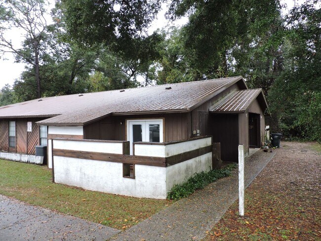Primary Photo - Convenient Northeast location!
