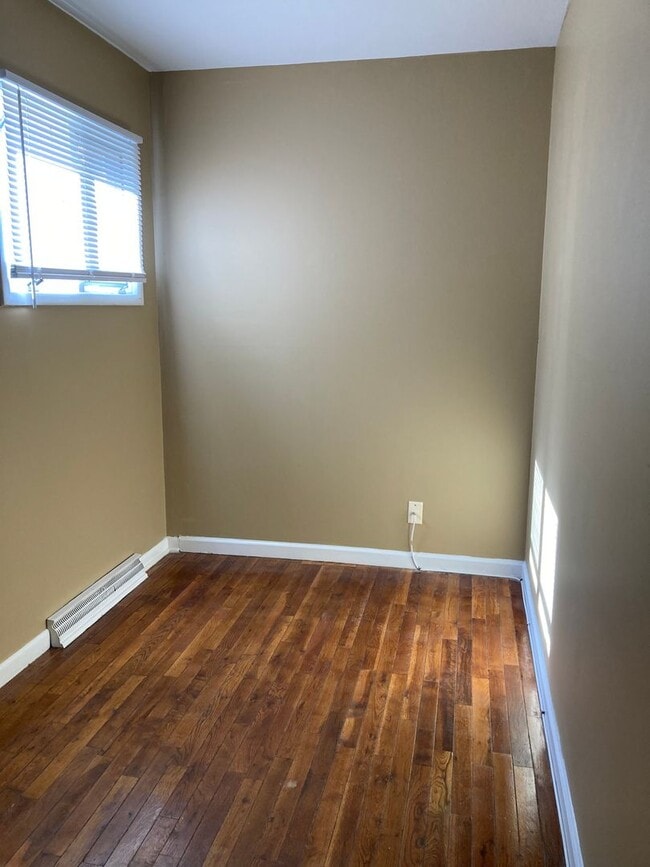 Building Photo - 3 bedroom 1 bath