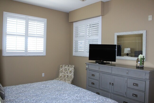 Building Photo - 16685 Lake Cir Dr