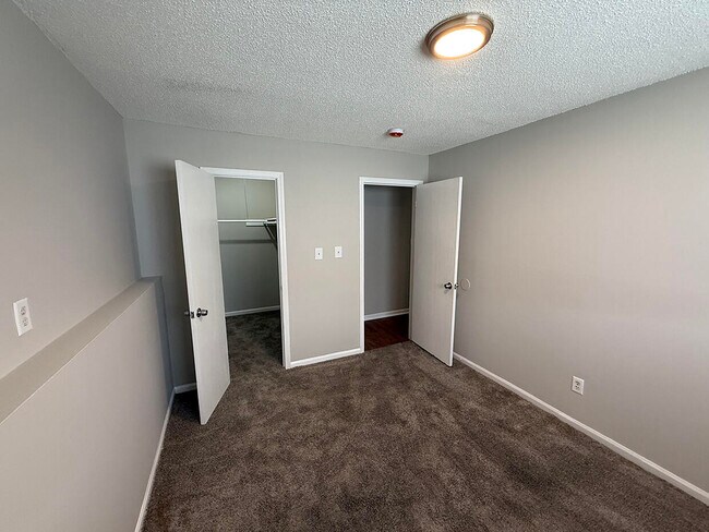 Building Photo - 7221 N Moberly Dr