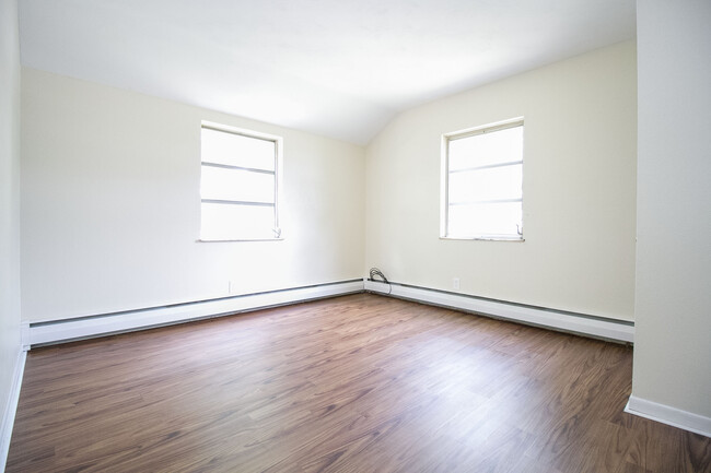 Building Photo - 3350 Beaumont Dr