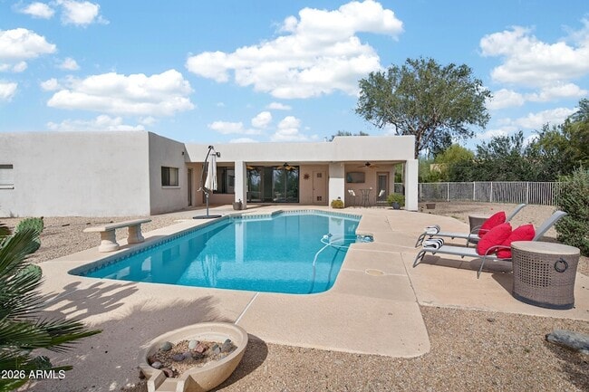 Building Photo - 8001 E Vista Bonita Dr