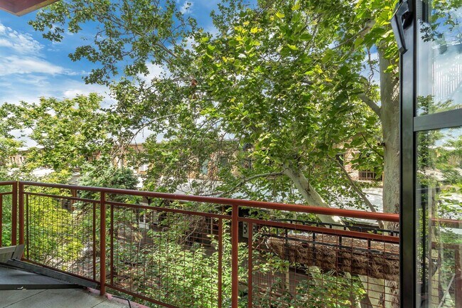 Building Photo - Modern Downtown Salt Lake City 1bd/1ba Con...