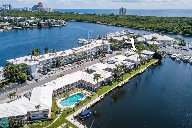 Building Photo - 2760 Yacht Club Blvd