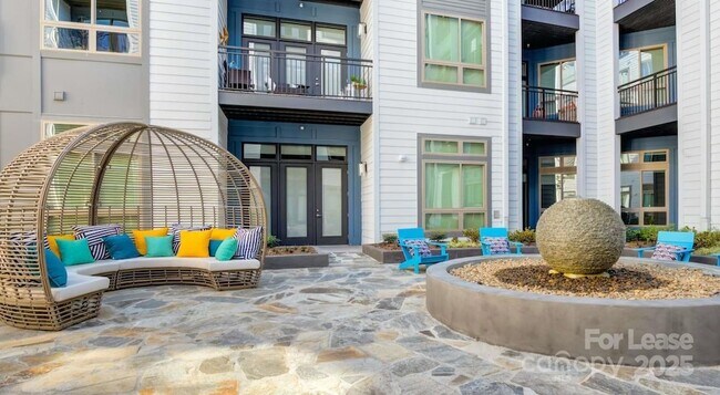 Building Photo - 650 E Brooklyn Vlg Ave