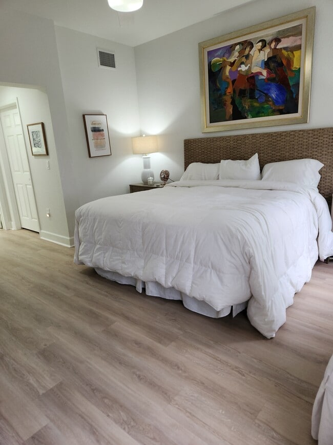 Building Photo - 17298 Acapulco Rd