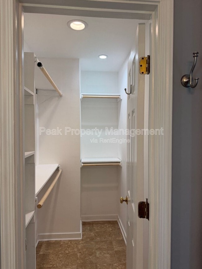 Building Photo - 6294 Simi Ct