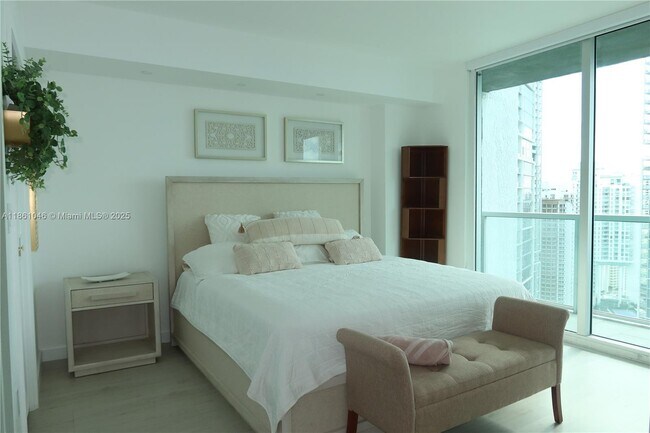 Building Photo - 500 Brickell Ave