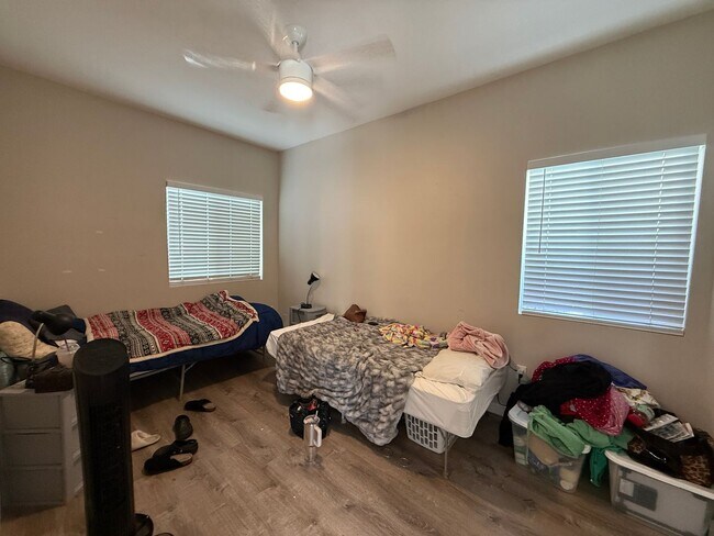 Building Photo - 5223-5225 E Falls View Dr