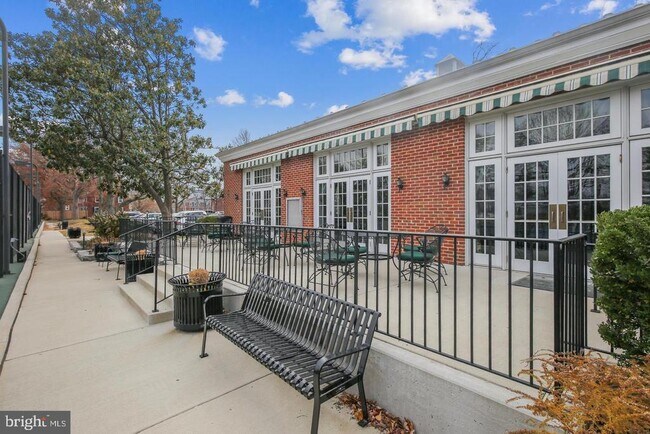 Building Photo - 2806 S Abingdon St