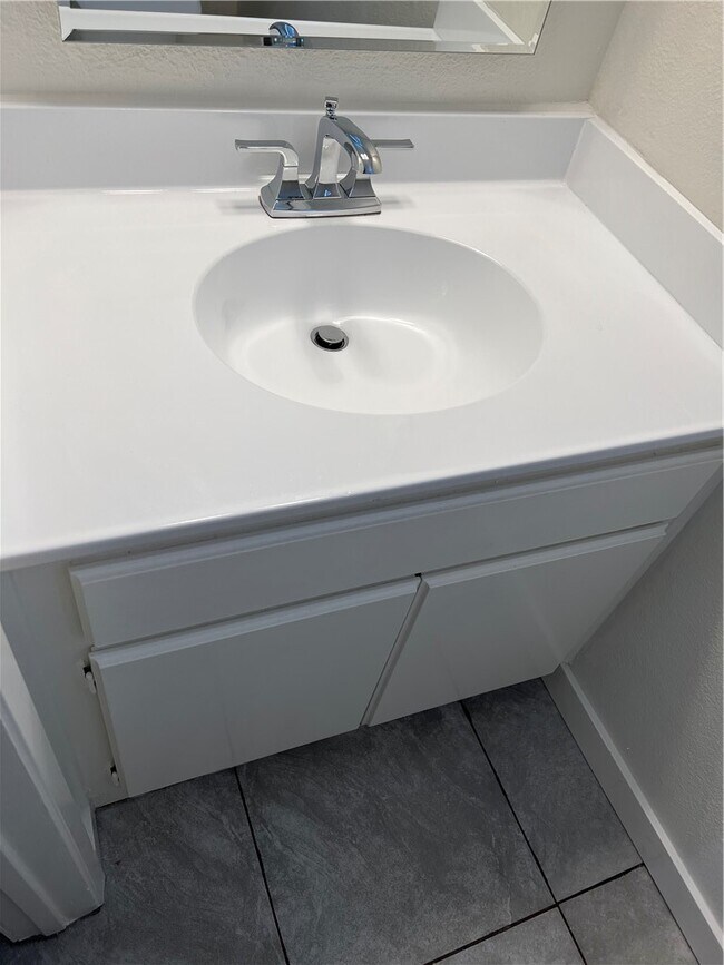 Building Photo - 23401 La Crescenta