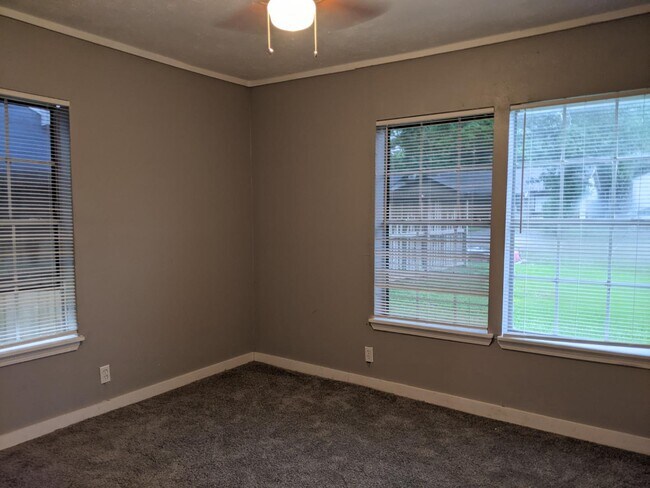 Building Photo - 6831 St Augustine St