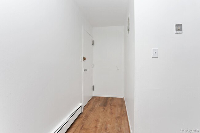 Building Photo - 639 E 226th St