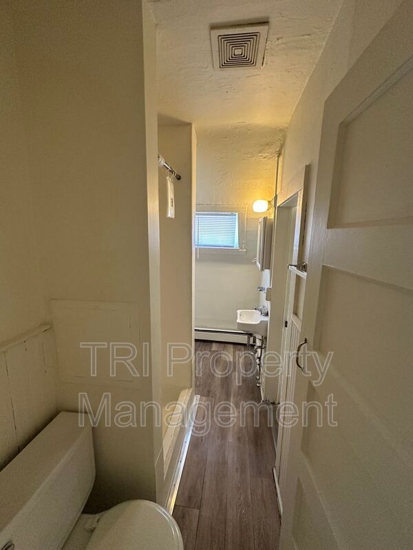 Building Photo - 1615 8th Ave