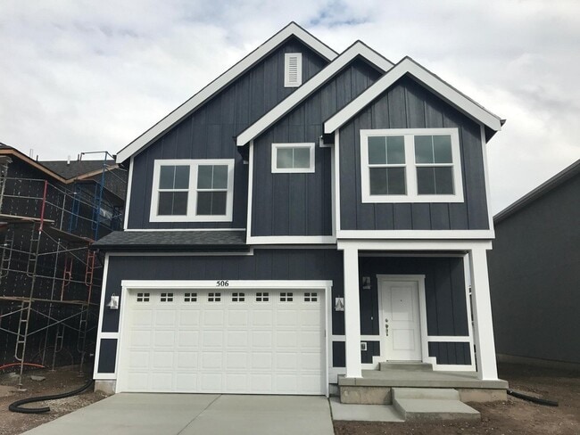 Primary Photo - Spacious 4 BR Home with POOL and Clubhouse...