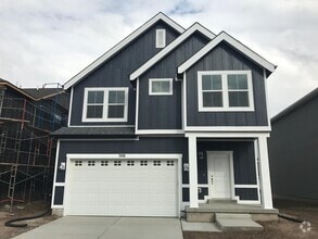 Building Photo - Spacious 4 BR Home with POOL and Clubhouse...