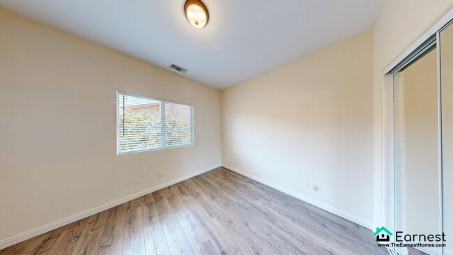 Building Photo - Bright & Stylish 4BR Townhouse with Privat...