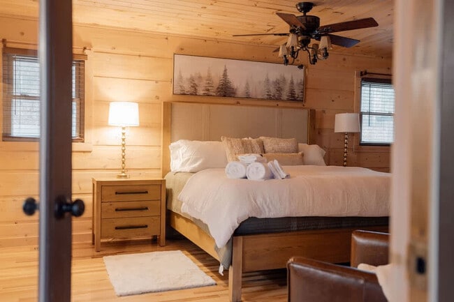 Building Photo - 521 Baywood Dr