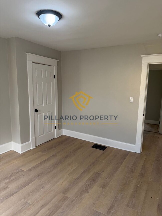 Building Photo - Fully Renovated 3-Bedroom/2-Bathroom with Huge Loft, Near Ellenberger Park, Available NOW!