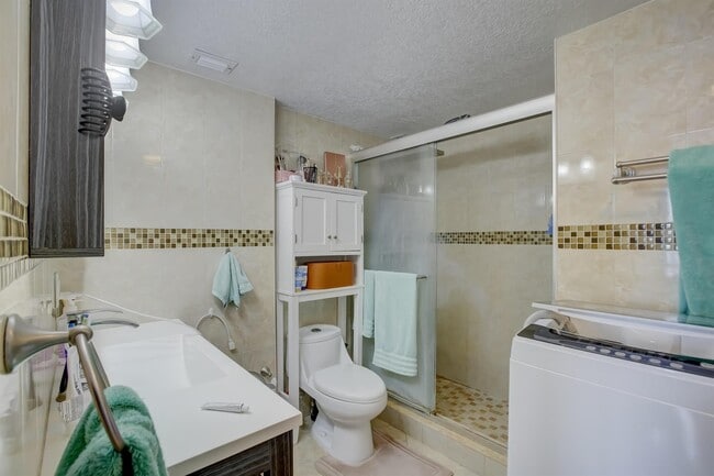 Building Photo - 18041 Biscayne Blvd