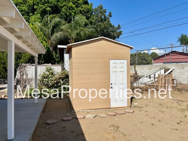 Building Photo - 16059 Iris Dr