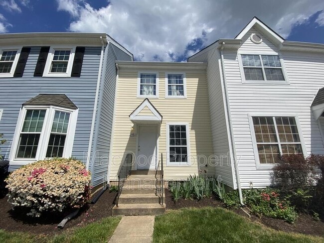 Primary Photo - 109 Powhatan Ct