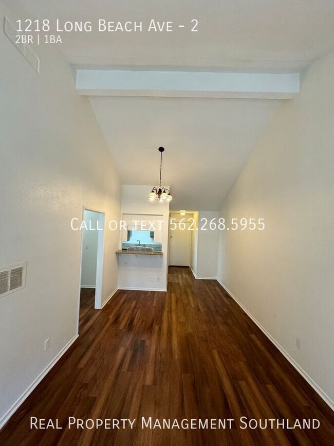 Building Photo - Beautifully Renovated 1 Bed / 1 Bath Apart...