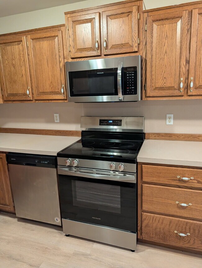 Building Photo - 3490 Scotland Rd