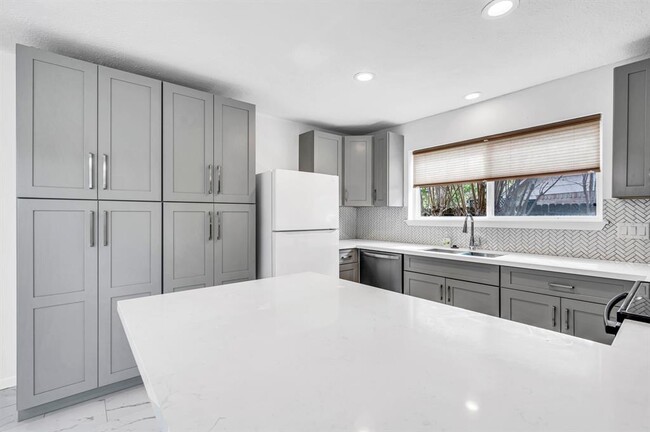Building Photo - 2402 Blue Mist Ct