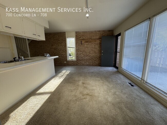 Building Photo - 700 Concord Ln