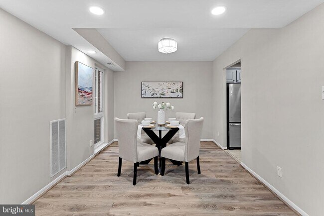 Building Photo - 11808 Breton Ct