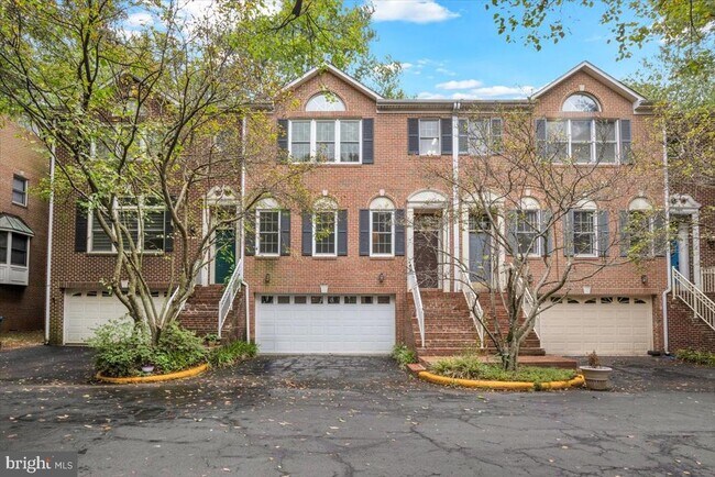 Building Photo - 2904 Oakton Crest Pl