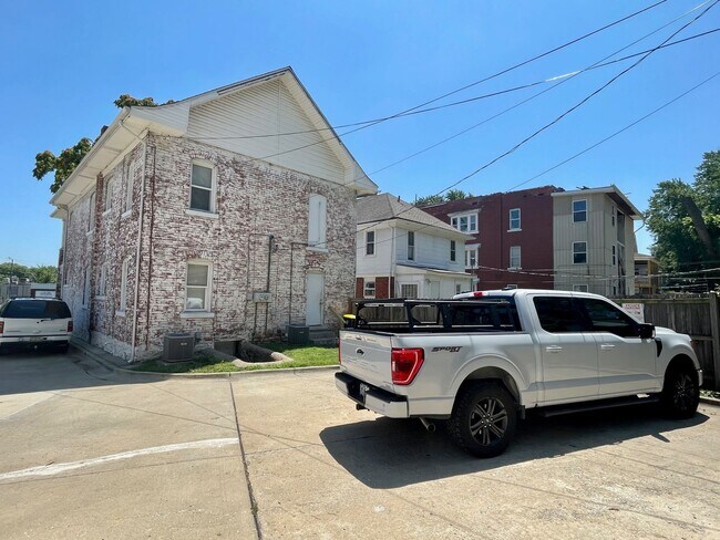 Building Photo - 3906-3908 Clark Avenue