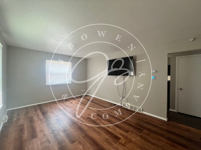 Building Photo - "Charming 4-Bed Home with Finished Basement on Northview Drive in Sylvania!"