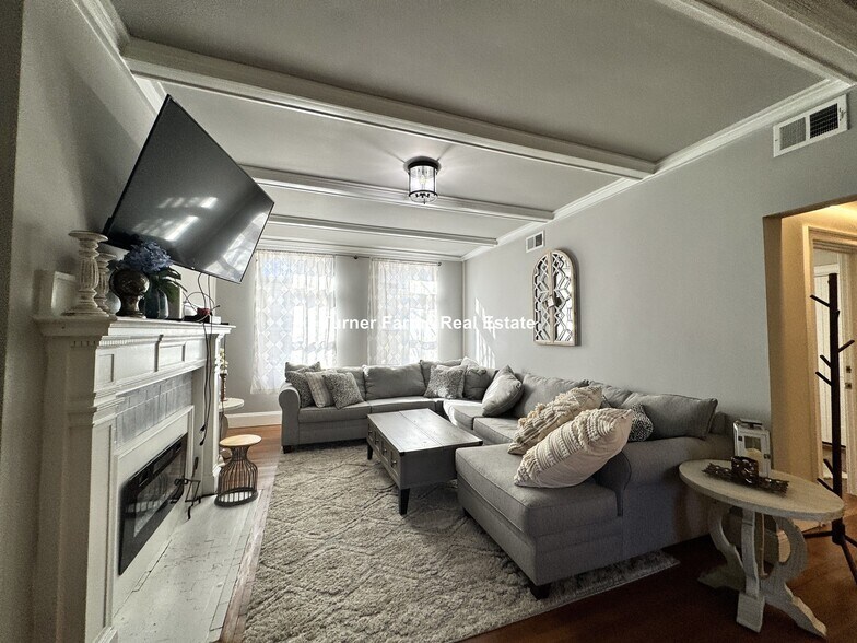 Building Photo - 179 Babcock St