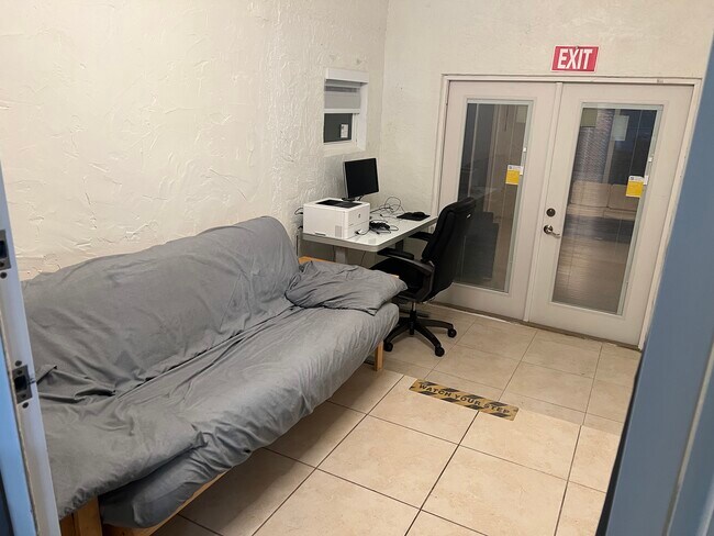 Building Photo - 1010 Hollywood Blvd