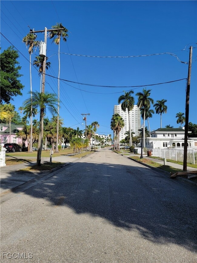 Building Photo - 1603 Woodford Ave