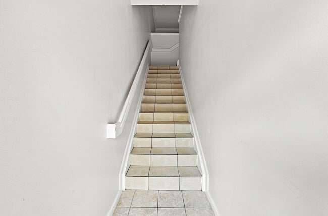 Building Photo - 5860 W Sample Rd