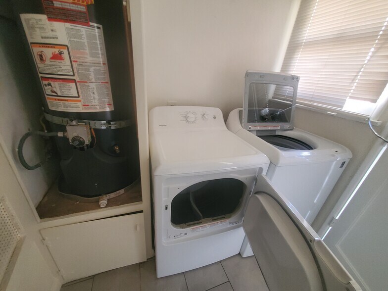 large washer dryer waterheater - 13527 Burbank Blvd