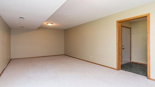 Building Photo - MULTI-LEVEL 3 BD, 2 BA HOUSE WITH FENCED IN YARD, DOUBLE ATTACHED GARAGE, SHED, MURPHY BED, 3 FAM...